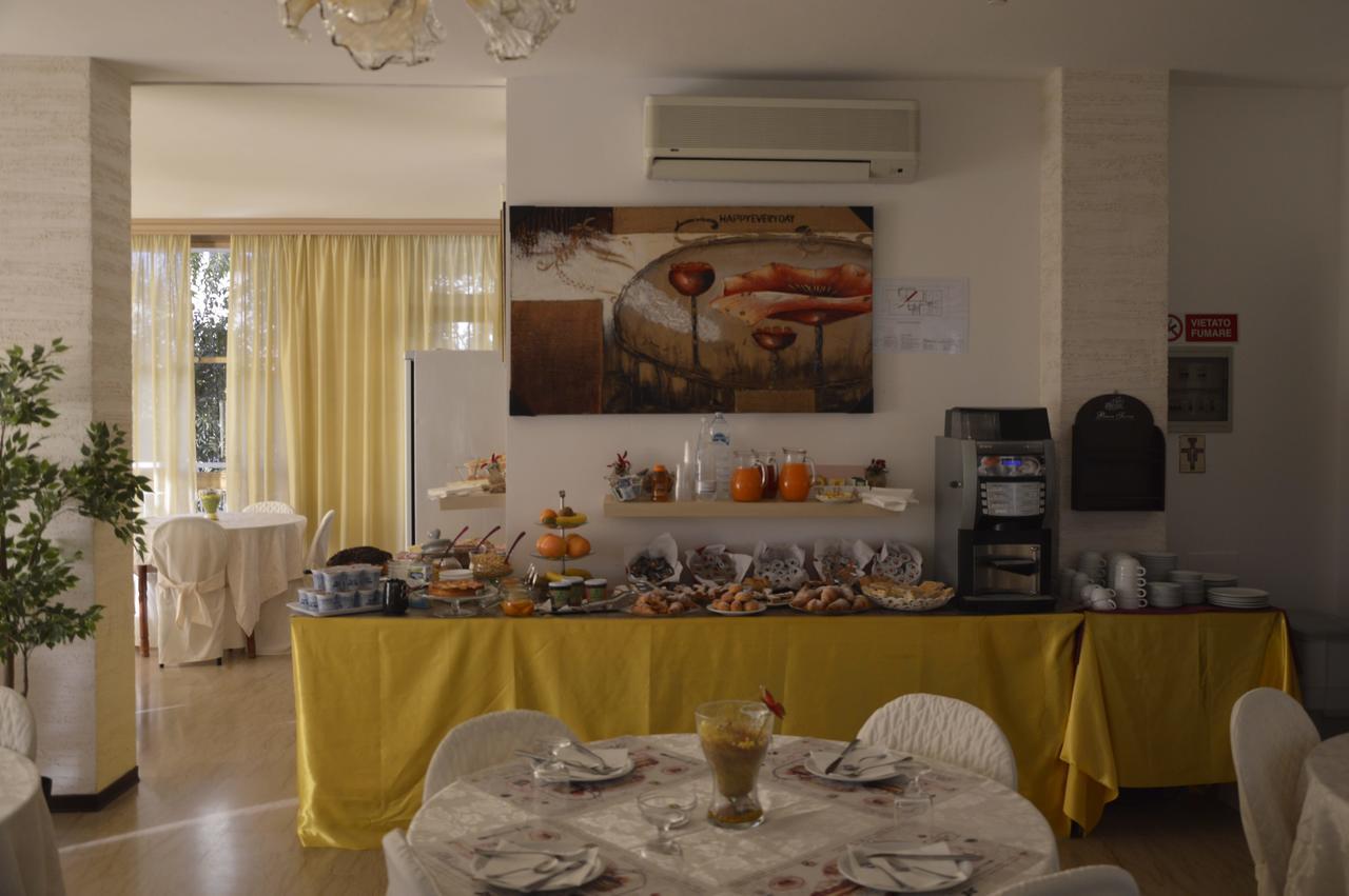 Hotel Fucsia Riccione Dış mekan fotoğraf