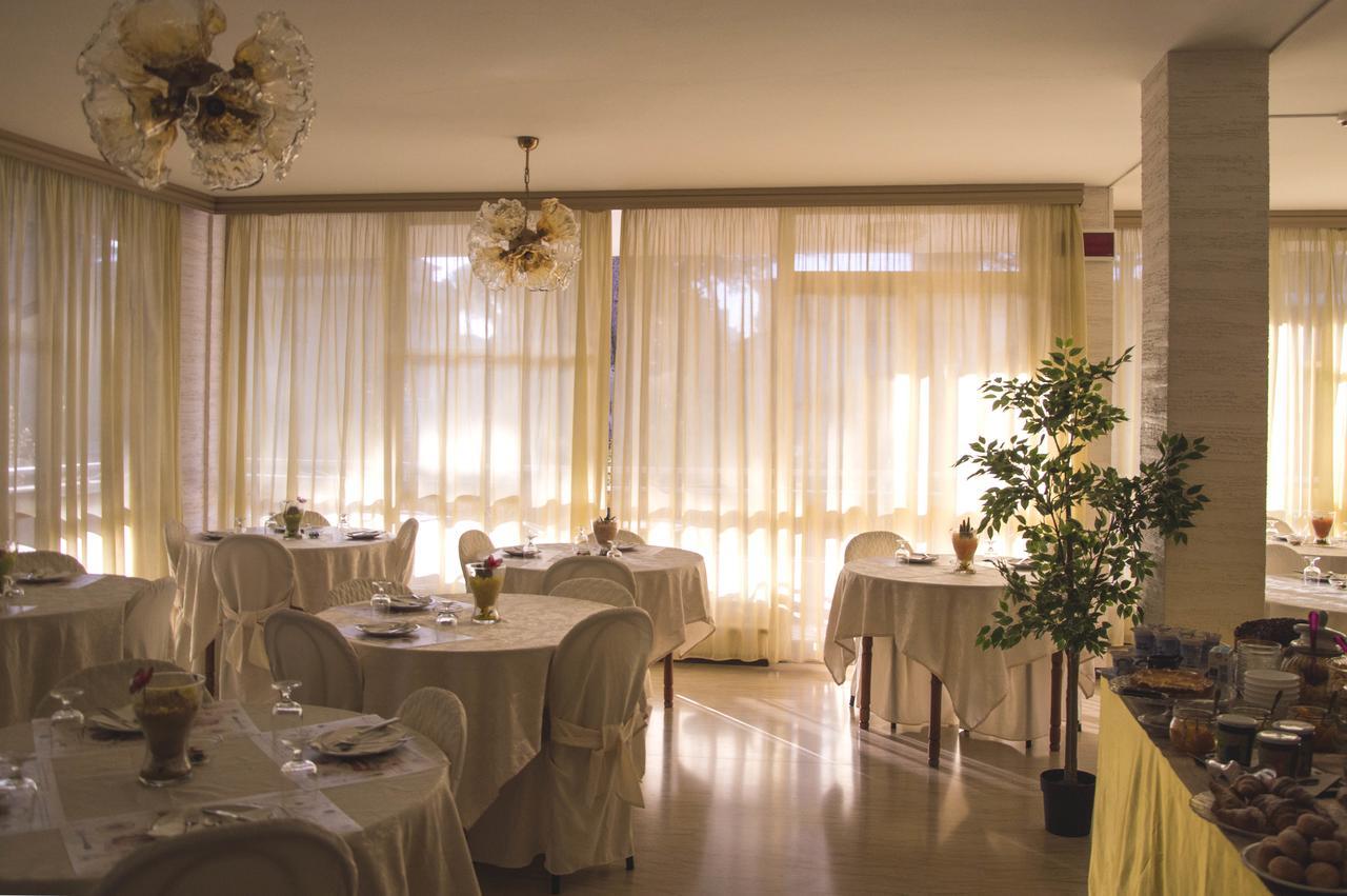 Hotel Fucsia Riccione Dış mekan fotoğraf