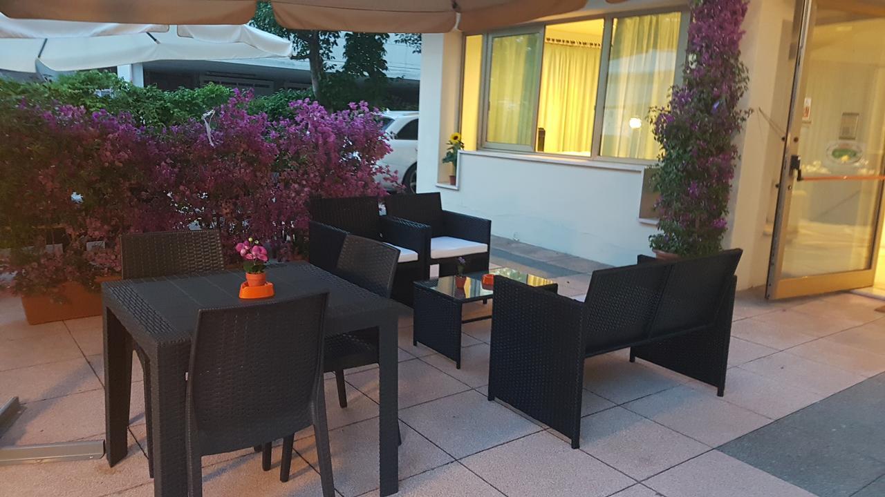 Hotel Fucsia Riccione Dış mekan fotoğraf