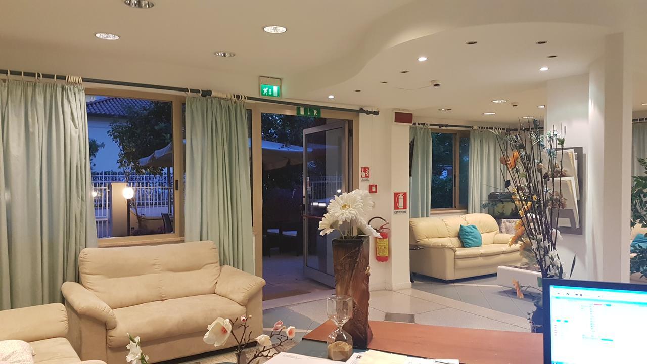 Hotel Fucsia Riccione Dış mekan fotoğraf