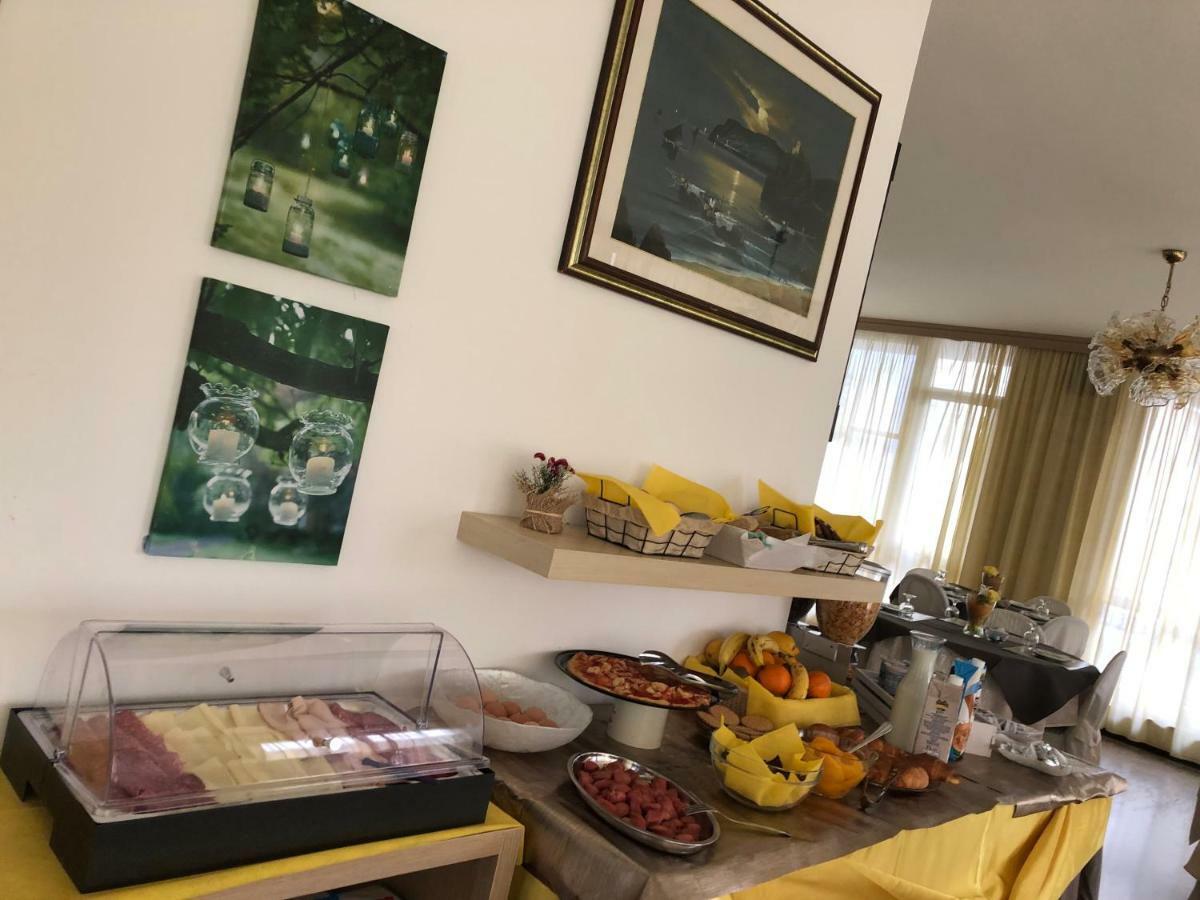 Hotel Fucsia Riccione Dış mekan fotoğraf