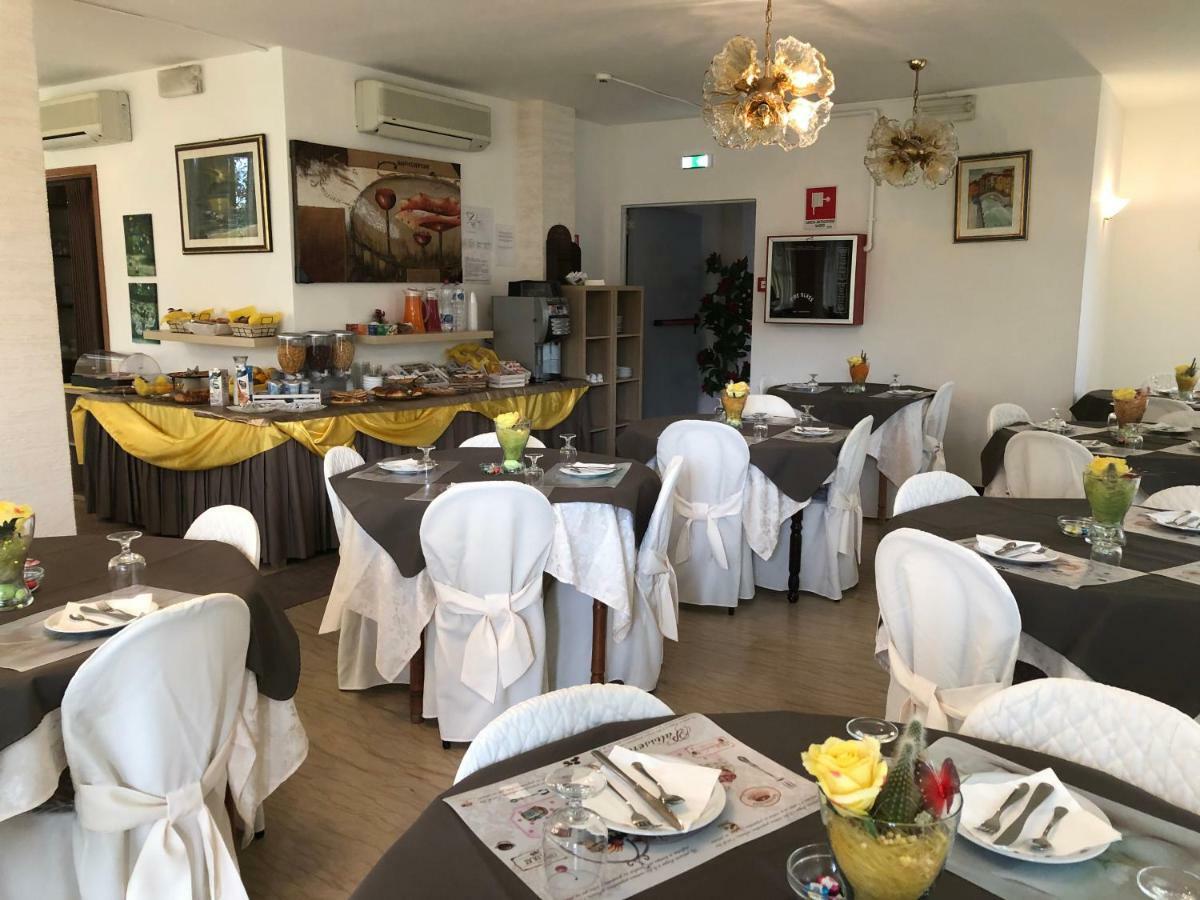 Hotel Fucsia Riccione Dış mekan fotoğraf